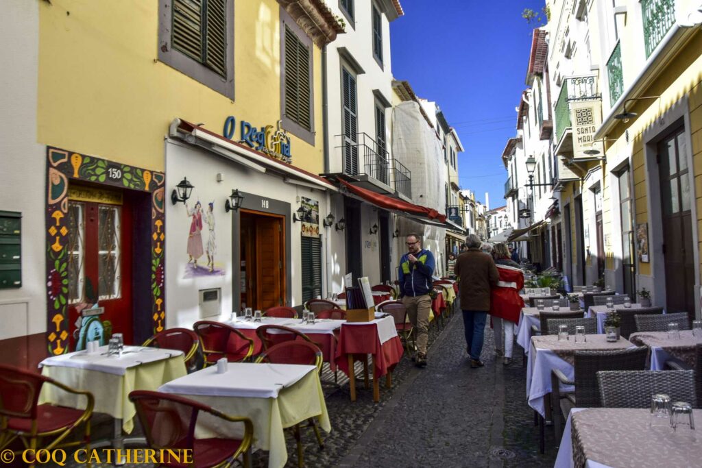 Les terrasses de restaurant de la Ruta Santa Maria de Funchal