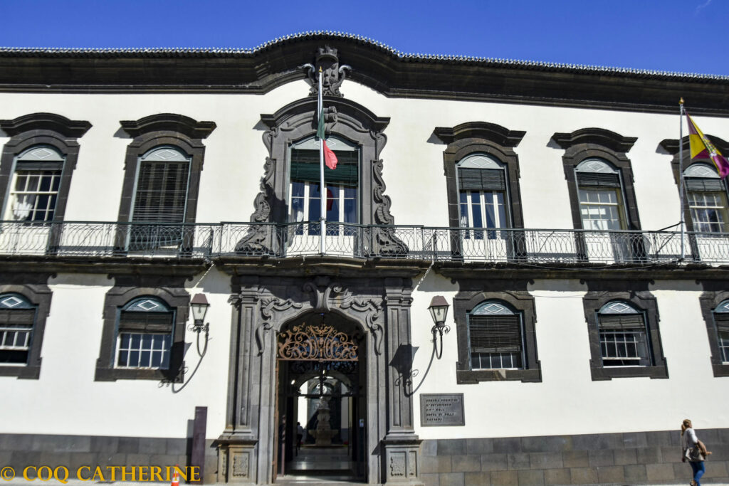 la façade de l’hôtel de ville de Funchal