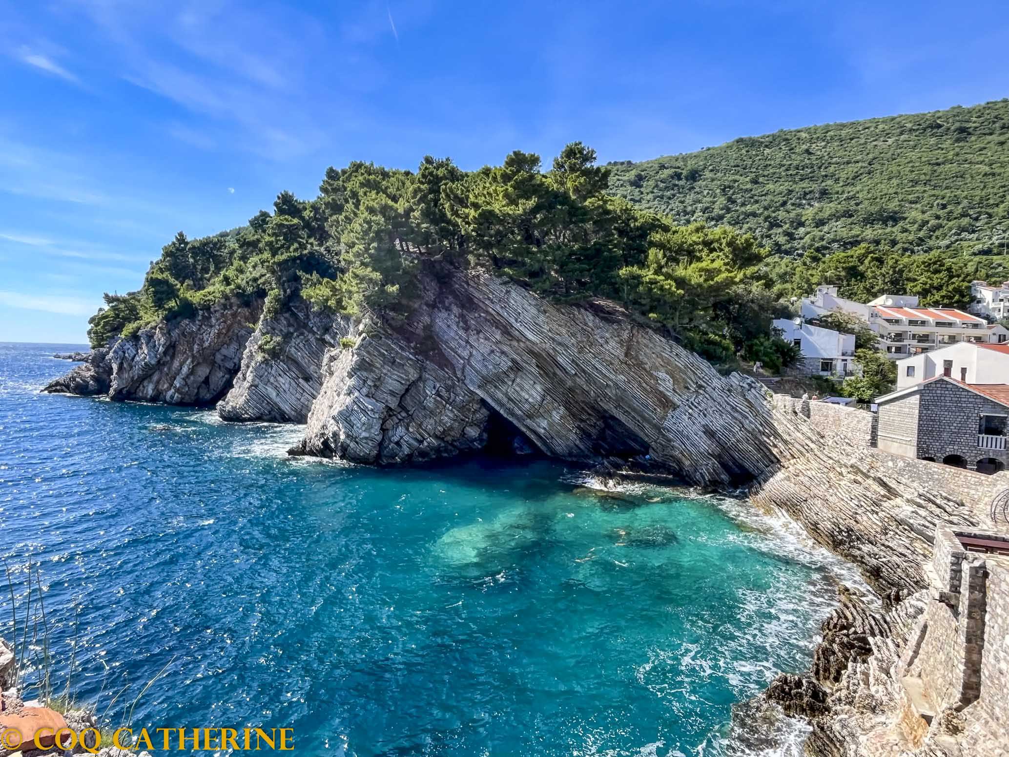 Le bord de mer de Petrovac na Moru au Montenegro