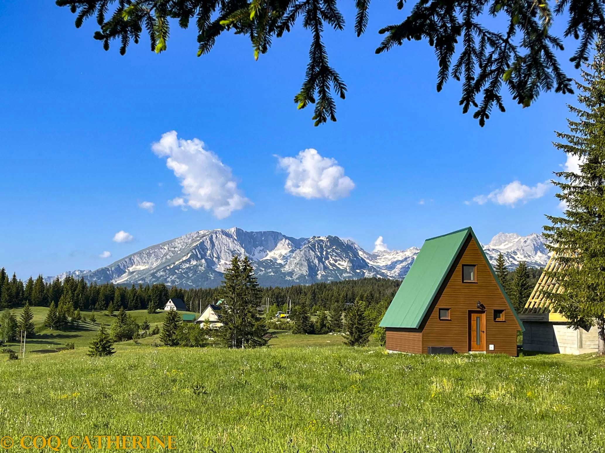 Chalet en bois dans le massif des Durmitor au Montenegro