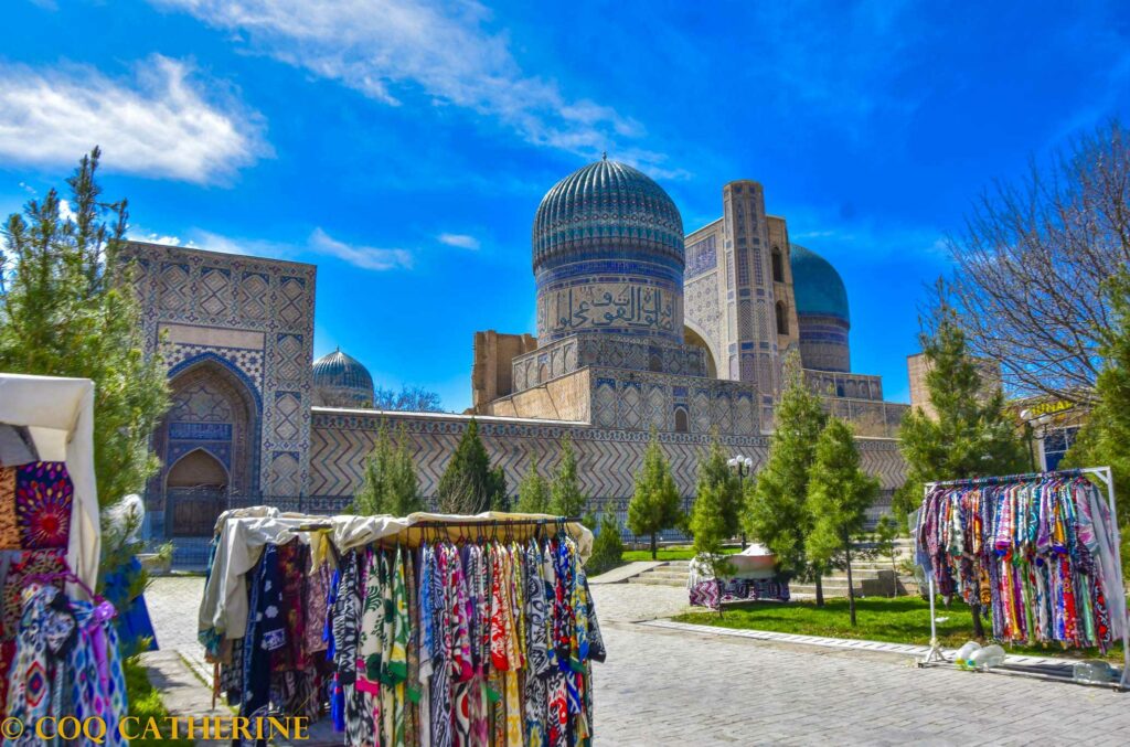 Panorama sur la mosquée Bibi Khanoum depuis le bazaz Siob